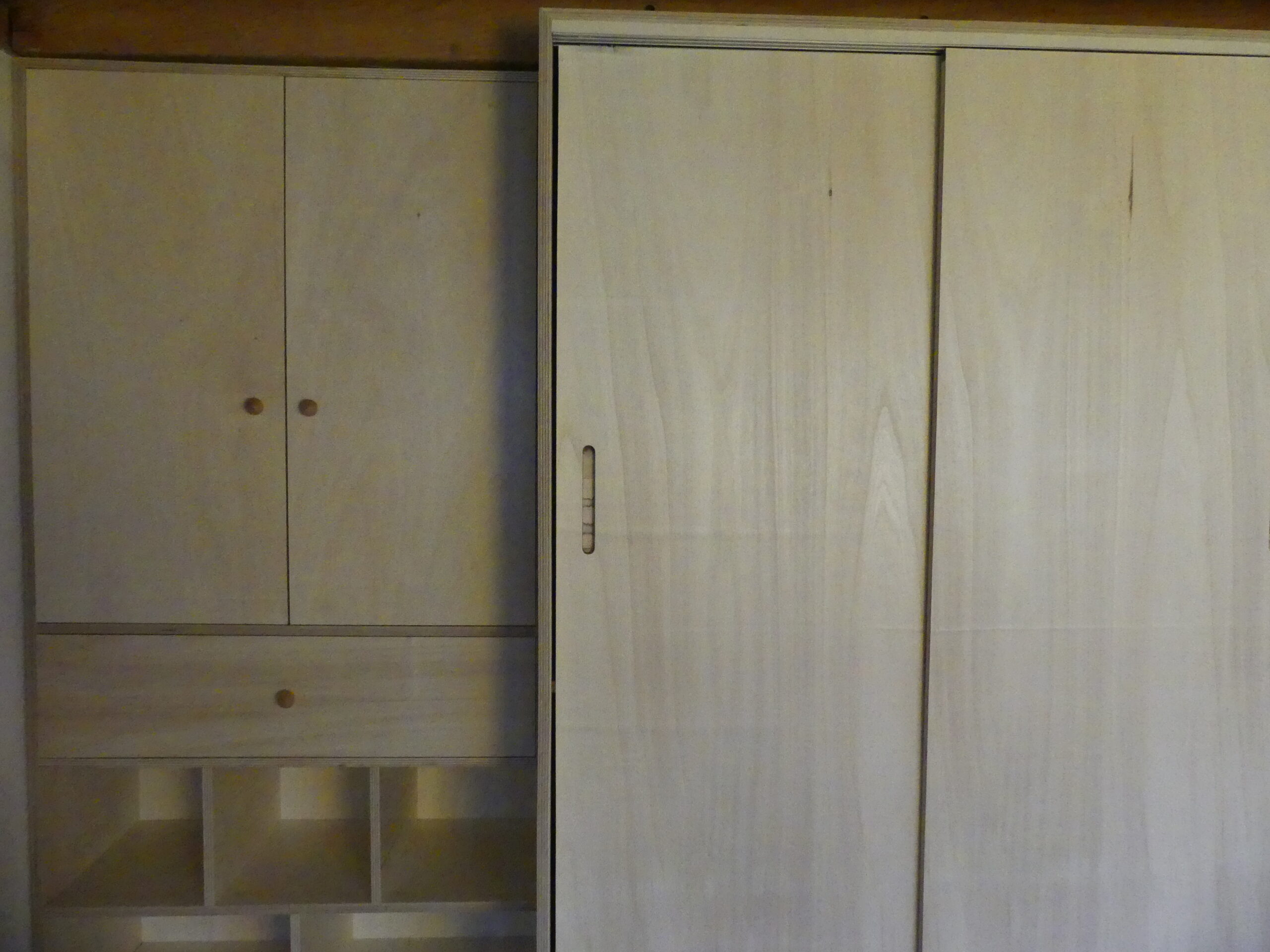Dressing sur-mesure en contreplaqué